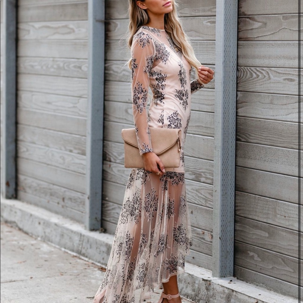 Prominent High Low Lace Maxi Dress - Small